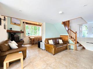 Pheasants Roost With Indoor Pool In Devon - 1