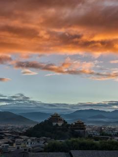 Shangri-la Designer Homestay without Summer(By the Cosmic Wheel of Dukezong) - 1