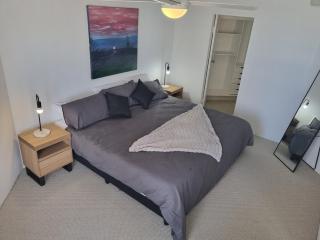 In the heart of Surfers Paradise -Ocean views - 2