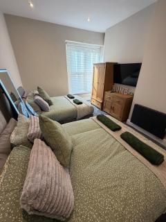 Modern 3 Bed Sea View Apartment Sleeps 8 - 5