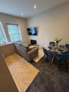 Modern 2 Bed Sea View Apartment Sleeps 6 - 8