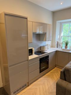 Modern 2 Bed Sea View Apartment Sleeps 6 - 7