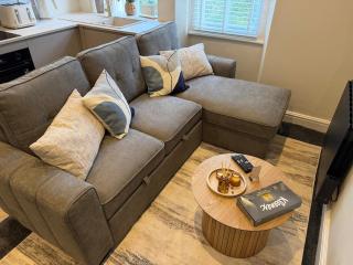 Modern 2 Bed Sea View Apartment Sleeps 6 - 5