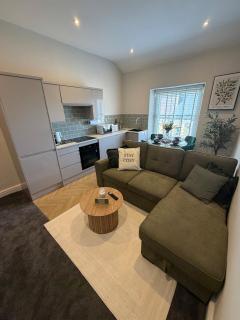 Modern 1 Bed Sea View Apartment Sleeps 4 - 6