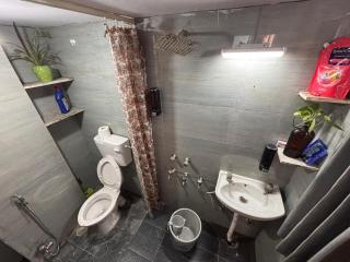 Prime 2BR Home Near Delhi Airport & Central Connectivity - 7