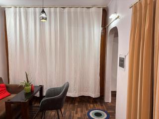 Prime 2BR Home Near Delhi Airport & Central Connectivity - 6