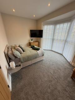 Modern 1 Bed Sea View Apartment Sleeps 4 - 2