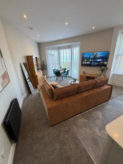 Modern 1 Bed Sea View Apartment Sleeps 4 - 1