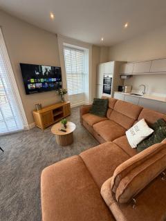 Modern 1 Bed Sea View Apartment Sleeps 4 - 9