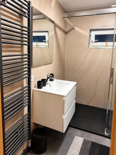 Ferienwohnung Happiness 2026 renoviert und saniert mit neuem Boxspringbett, neuem Bad, neuer Küche - 4