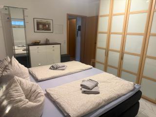 Ferienwohnung Happiness 2026 renoviert und saniert mit neuem Boxspringbett, neuem Bad, neuer Küche - 3