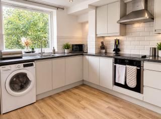Cambridge City Apartments - Parking Available - 4