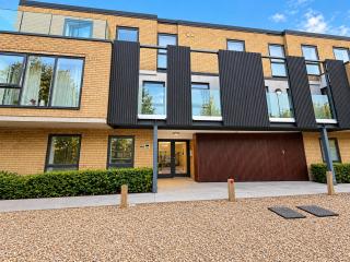 Cambridge City Apartments - Parking Available - 1