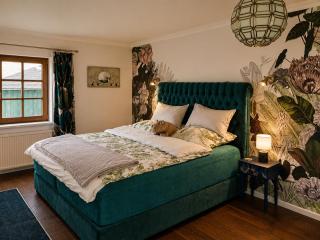 Stylish Retreat in Art Deco Style - 1