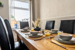 Contractor • 3 Bed Home • Street Parking • Wi-Fi - 6