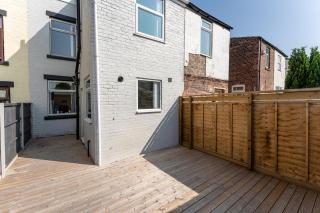 Contractor • 3 Bed Home • Street Parking • Wi-Fi - 4