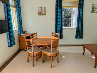 1 Bedroom Rental Flat 2 mins walk to beach Cafes Market in Candolim with POOL Free Parking Daily Housekeeping - 6
