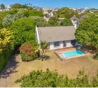 St Francis Family Home - Pool & Private Garden - 0
