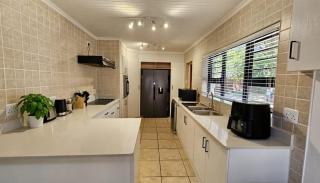 St Francis Family Home - Pool & Private Garden - 7