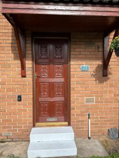 2 bed home Free Parking City Centre & Hydro - 5