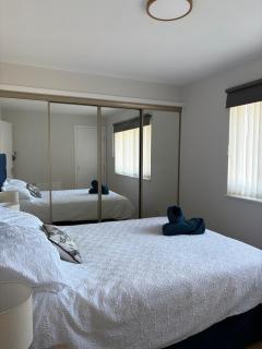 2 bed home Free Parking City Centre & Hydro - 2