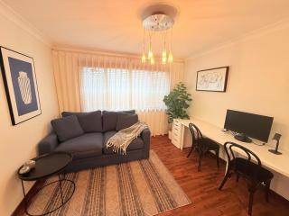 Amazing location 4 bedroom &Pet friendly& Fully Fenced - 8