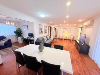 Amazing location 4 bedroom &Pet friendly& Fully Fenced - 7