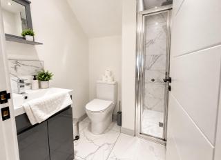 Cosy 2 Bed Apartment - Sleeps 4 - Town Centre Location - 1