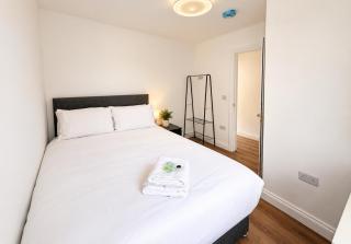 Cosy 2 Bed Apartment - Sleeps 4 - Town Centre Location - 4