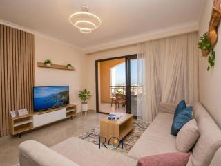 Sea View 1BR Apartment at The View, Sheraton Rd - 2