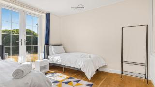The Hamilton - 5 BED nr NEC - 1