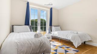 The Hamilton - 5 BED nr NEC - 6