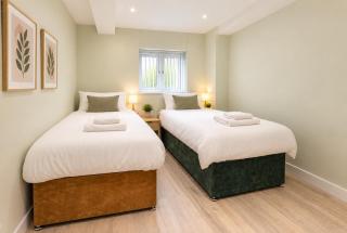 Cosy 2 Bed Apartment - Sleeps 4 - Town Centre Location - 0