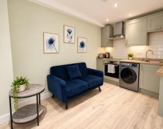 Cosy 2 Bed Apartment - Sleeps 4 - Town Centre Location - 8