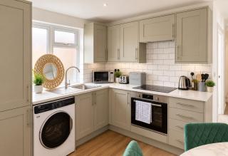 2 Bed Apt - Sleep 4 - Balcony - Town Centre - 3