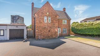 The Hamilton - 5 BED nr NEC - 5