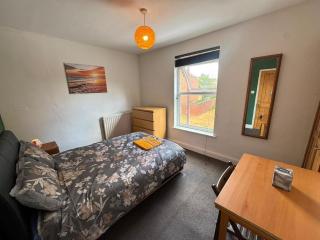 Welcoming 3Bed House Sleeps 6 by Derby Centre - 6