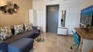 Golden Mood Apartment near Palas Mall - 5