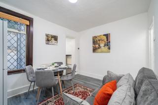 Elegant 4Bedroom House With Garden, Parking & Excellent Transport Links in Rochester - 7