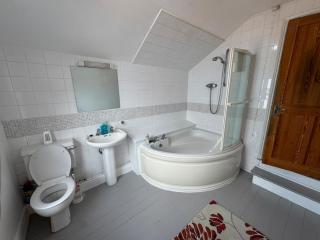 Welcoming 3Bed House Sleeps 6 by Derby Centre - 8