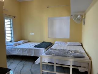 Yash Home Stay - 5