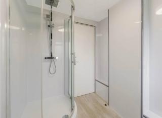 Free Parking | 3 Bedrooms | Sleeps 7 | Airport - 4