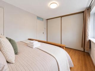 Free Parking | 3 Bedrooms | Sleeps 7 | Airport - 1