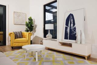 Generous Family Home with a Massive Entertainment and heated pool close to city - 9
