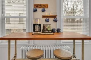 West Hartford Center: Cozy New England Apartment - 9