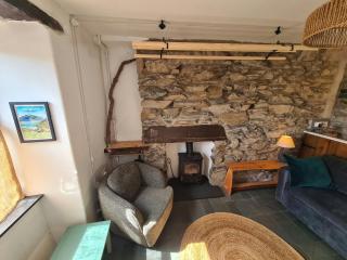 Charming Welsh Cottage with Wood-Fired Hot Tub, Snowdon and Beaches Nearby - 5