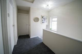 Spacious 4BR | Sleeps 10 | Free Parking - 3