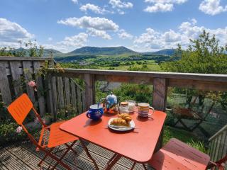 Charming Welsh Cottage with Wood-Fired Hot Tub, Snowdon and Beaches Nearby, Dog-friendly - 3