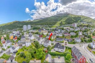 Apartment City and Mountain with Parking - 9
