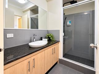 Central Perth 2BR Stay Pool, Gym & Parking - 1